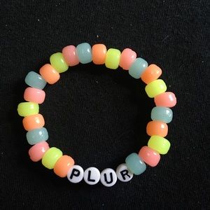 PLUR ✌🏻💗 rave kandi 🍭